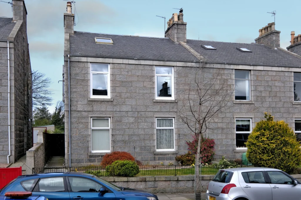 62 Irvine Place, Aberdeen, AB10 6HB