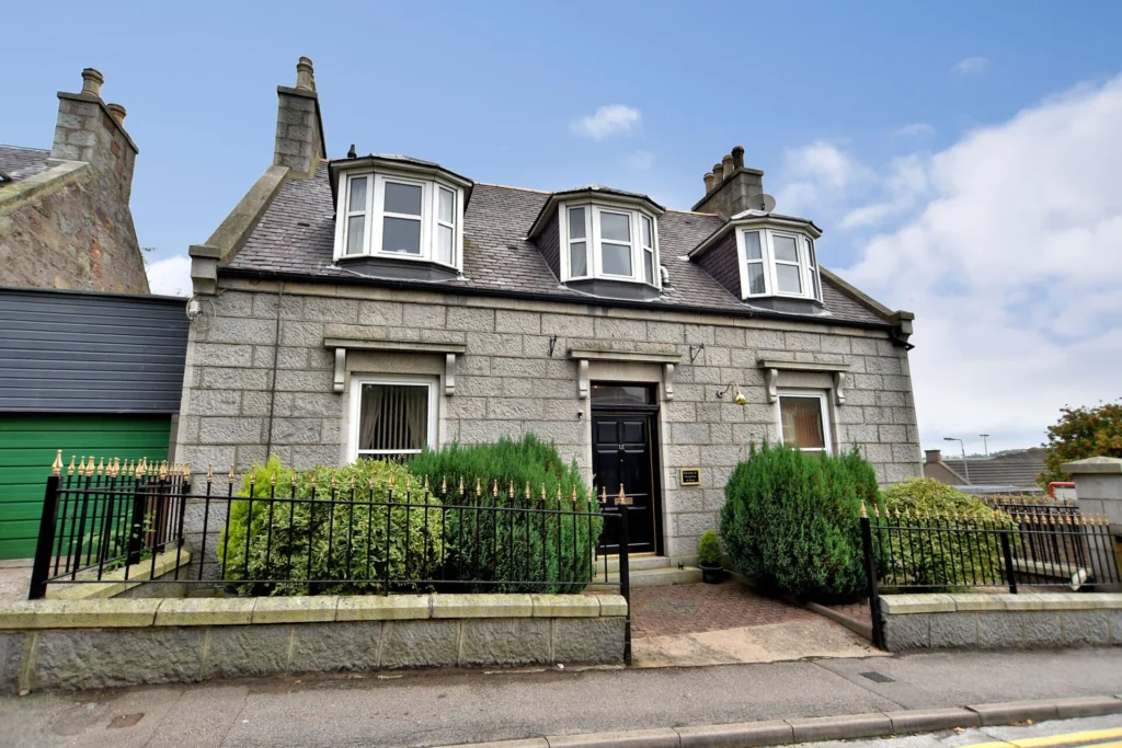The Larches, 12a Queen Street, Aberdeen AB24 4EG