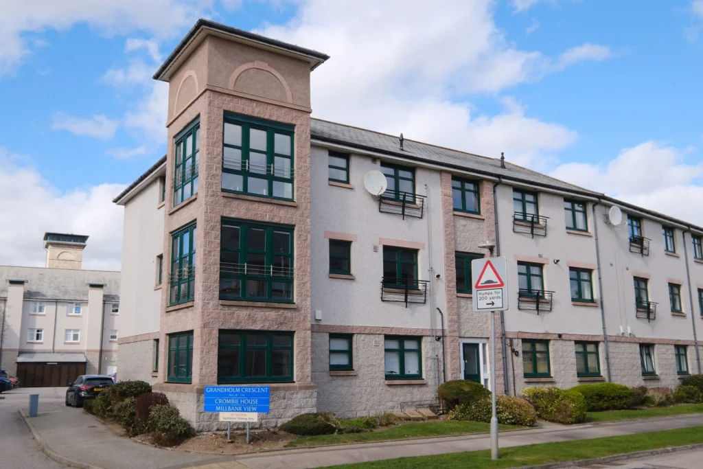 86 Grandholm Crescent, Bridge of Don, Aberdeen, AB22 8BA