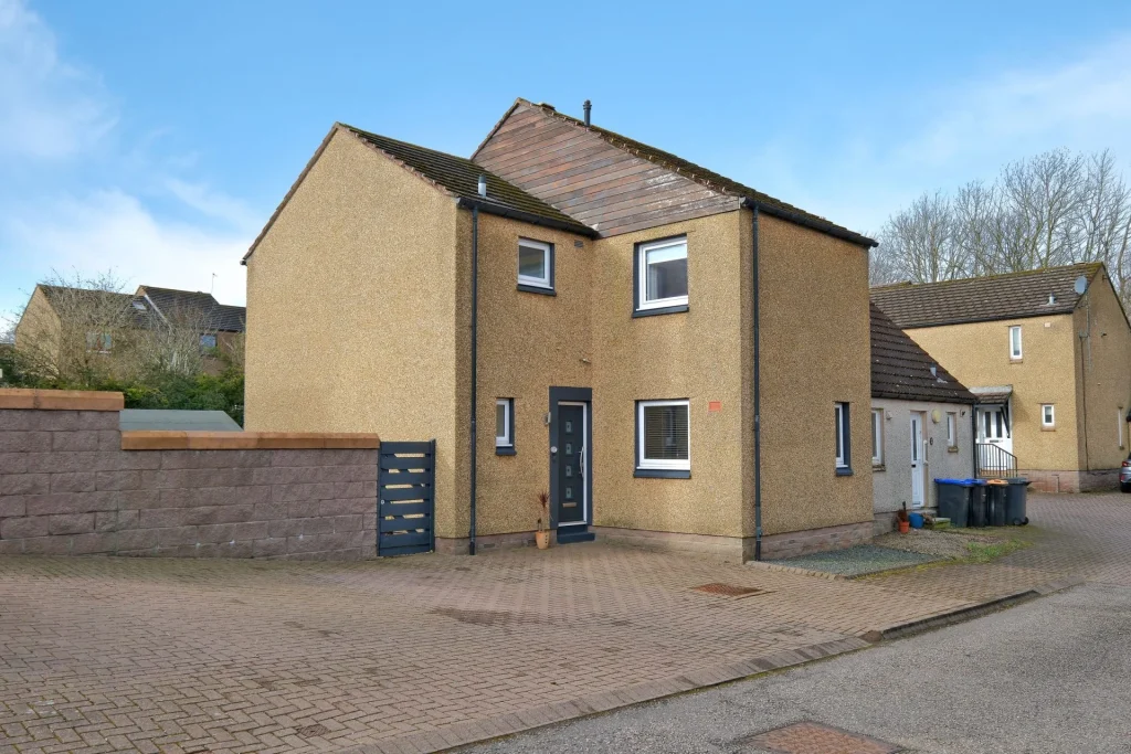 17 Eigie Avenue, Balmedie, Aberdeen, AB23 8WG