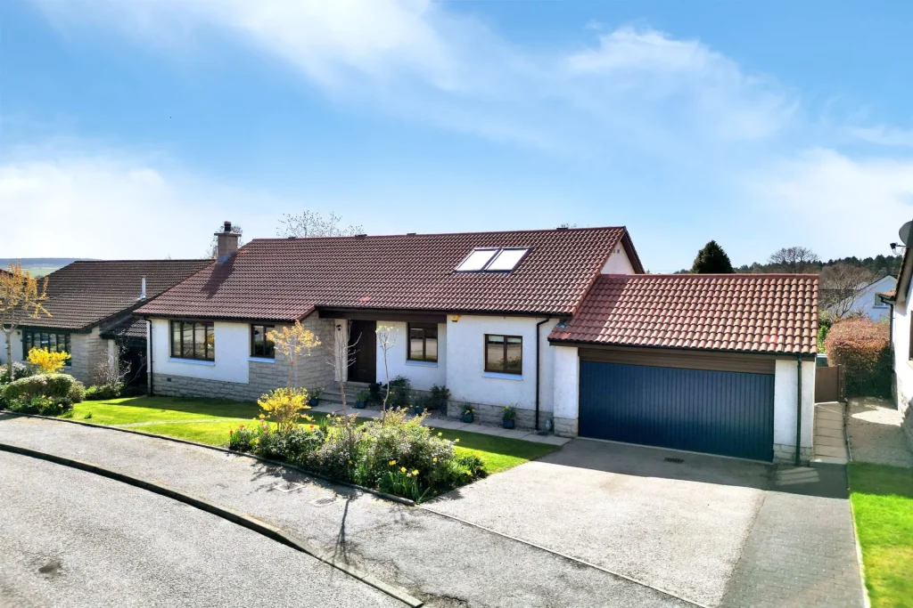 24 Oldfold Crescent, Milltimber, Aberdeen, AB13 0JY