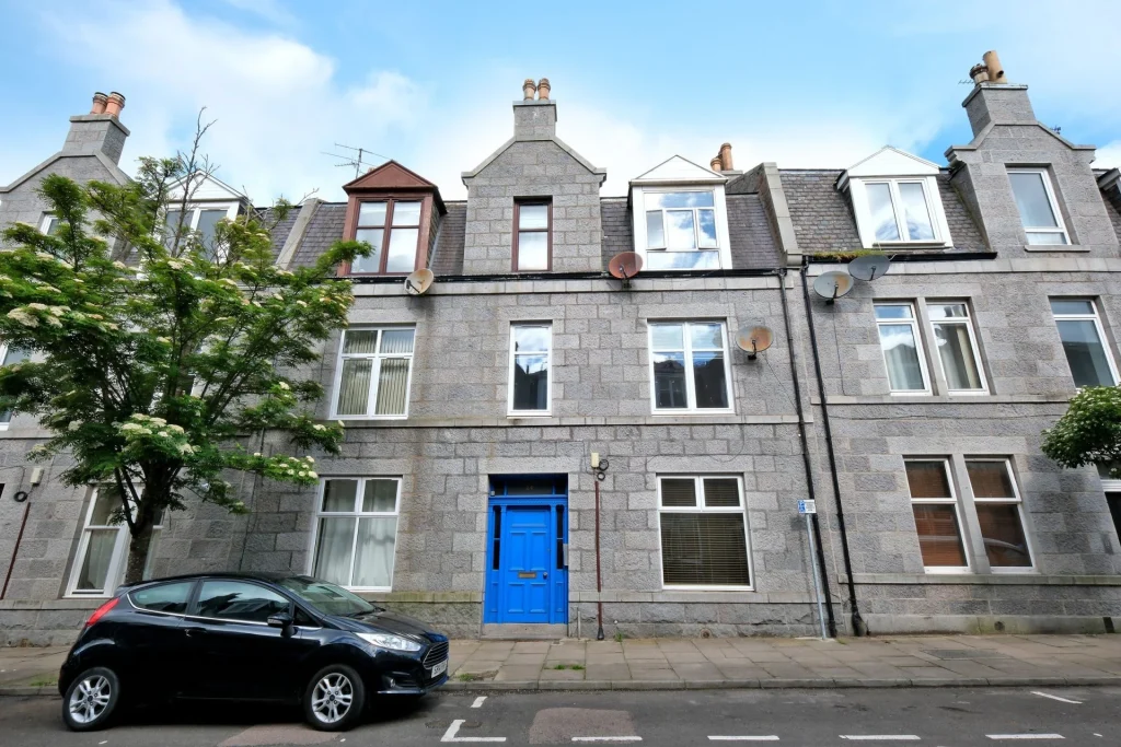 24 Wallfield Crescent, GFR, Rosemount, Aberdeen, AB25 2 JX